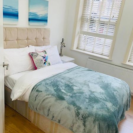 Amazing 2 Bedroom Apartment London Bagian luar foto