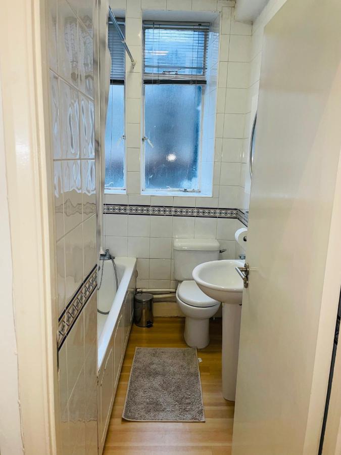 Amazing 2 Bedroom Apartment London Bagian luar foto