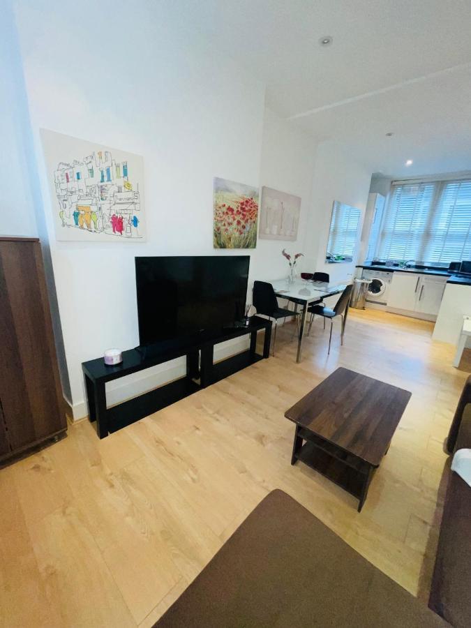 Amazing 2 Bedroom Apartment London Bagian luar foto