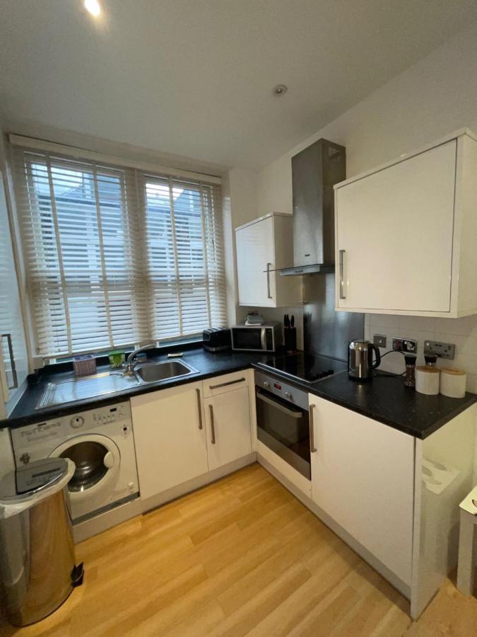 Amazing 2 Bedroom Apartment London Bagian luar foto