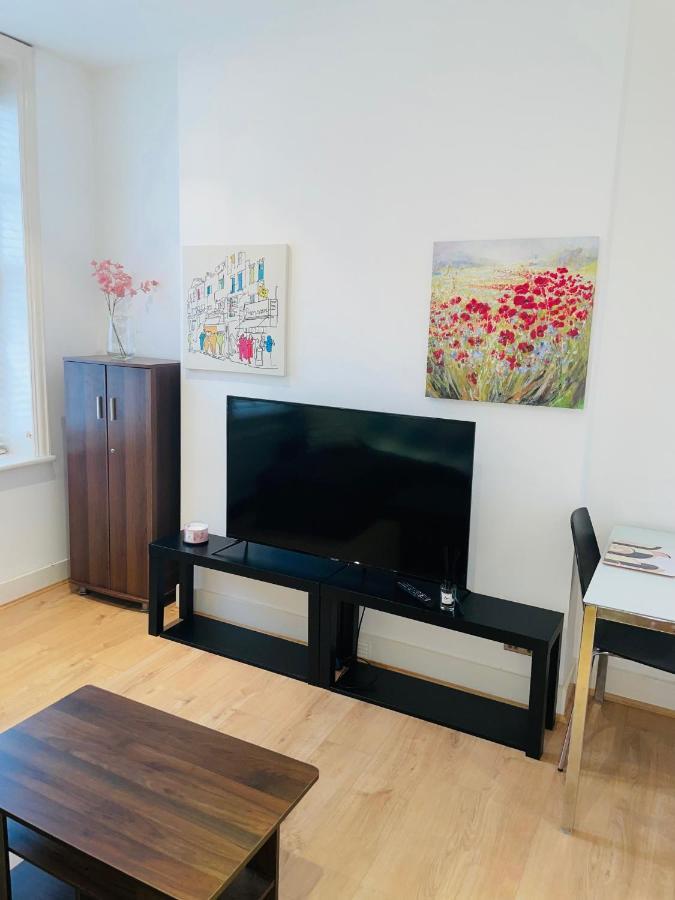 Amazing 2 Bedroom Apartment London Bagian luar foto