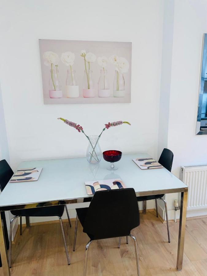 Amazing 2 Bedroom Apartment London Bagian luar foto