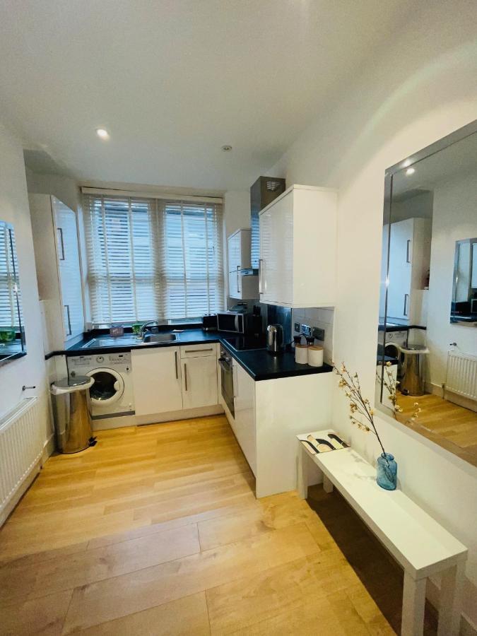 Amazing 2 Bedroom Apartment London Bagian luar foto